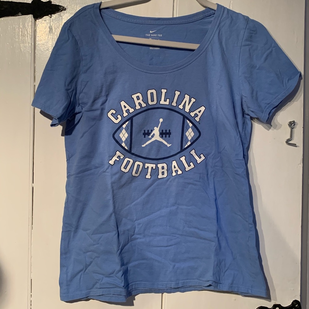 Nike Tee Women’s Carolina Football Shirt || medium